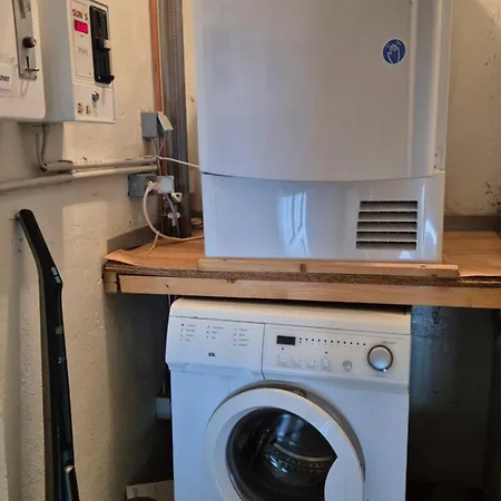 Apartment Schillerapartment Hof, Kueche, 24h Digital-checkin, Parkplatz, Wlan250mbit Hof (Bavaria)