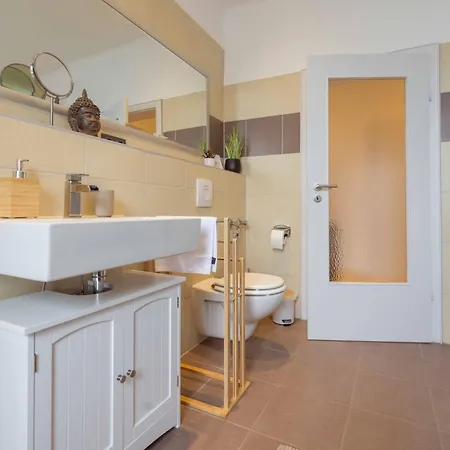 Schillerapartment Hof, Kueche, 24h Digital-checkin, Parkplatz, Wlan250mbit *