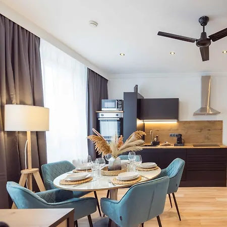 Schillerapartment Hof, Kueche, 24h Digital-checkin, Parkplatz, Wlan250mbit Apartment