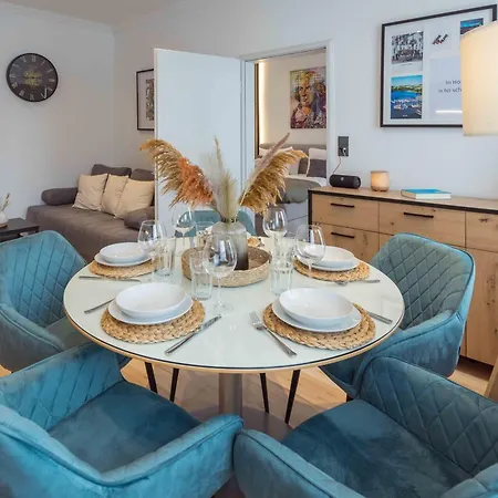 Schillerapartment Hof, Kueche, 24h Digital-checkin, Parkplatz, Wlan250mbit Apartment