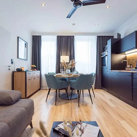 Schillerapartment Hof, Kueche, 24h Digital-checkin, Parkplatz, Wlan250mbit Apartment