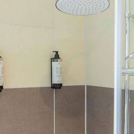Schillerapartment Hof, Kueche, 24h Digital-checkin, Parkplatz, Wlan250mbit Apartment