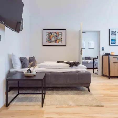 Schillerapartment Hof, Kueche, 24h Digital-checkin, Parkplatz, Wlan250mbit Apartment *