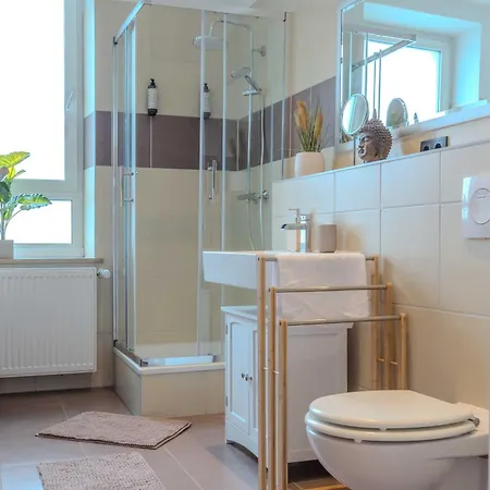 Schillerapartment Hof, Kueche, 24h Digital-checkin, Parkplatz, Wlan250mbit *