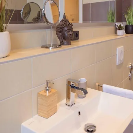 Schillerapartment Hof, Kueche, 24h Digital-checkin, Parkplatz, Wlan250mbit