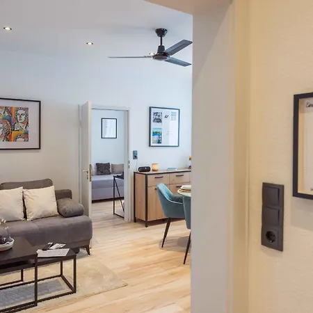 Schillerapartment Hof, Kueche, 24h Digital-checkin, Parkplatz, Wlan250mbit Apartment