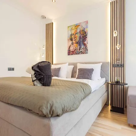 Schillerapartment Hof, Kueche, 24h Digital-checkin, Parkplatz, Wlan250mbit Hof (Bavaria)
