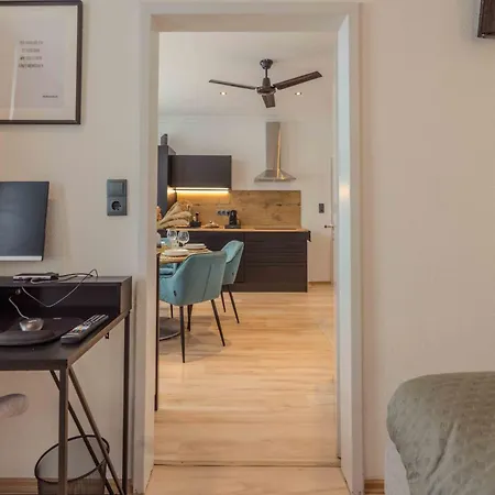 Schillerapartment Hof, Kueche, 24h Digital-checkin, Parkplatz, Wlan250mbit Hof (Bavaria)