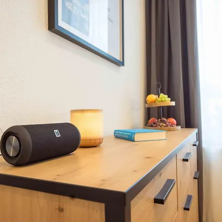 Schillerapartment Hof, Kueche, 24h Digital-checkin, Parkplatz, Wlan250mbit Apartment *