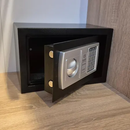 Schillerapartment Hof, Kueche, 24h Digital-checkin, Parkplatz, Wlan250mbit Apartment *