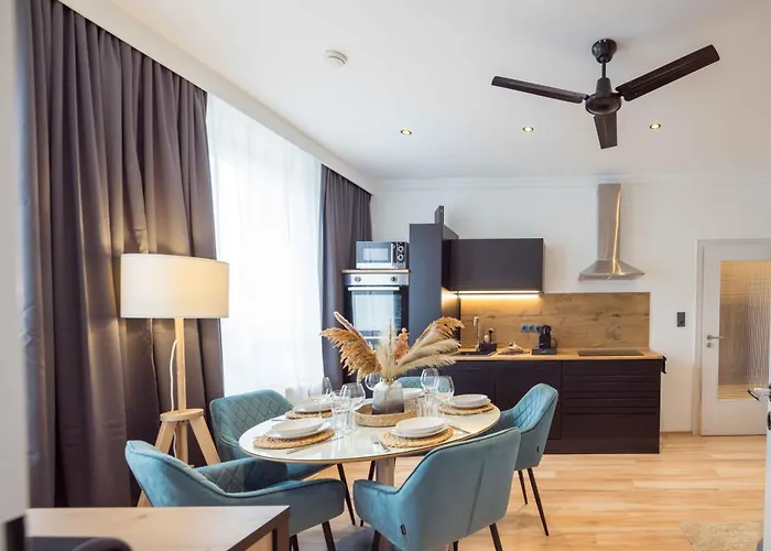 Schillerapartment Hof, Kueche, 24h Digital-checkin, Parkplatz, Wlan250mbit Apartment