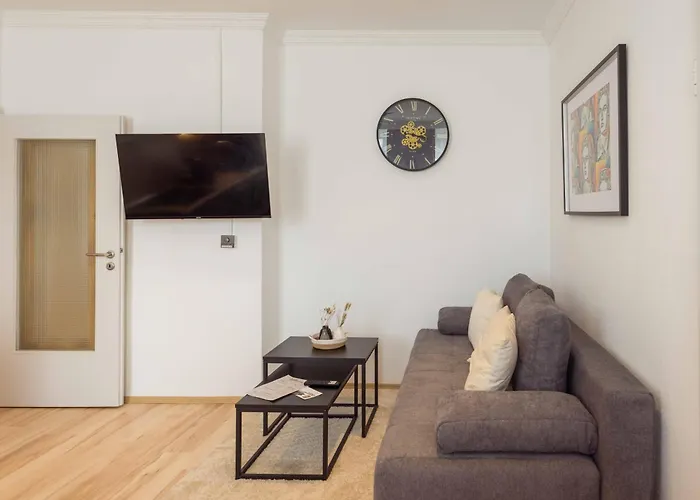Schillerapartment Hof, Kueche, 24h Digital-checkin, Parkplatz, Wlan250mbit Apartment