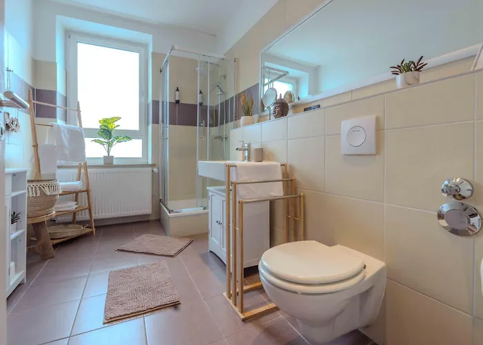 Schillerapartment Hof, Kueche, 24h Digital-checkin, Parkplatz, Wlan250mbit Apartment