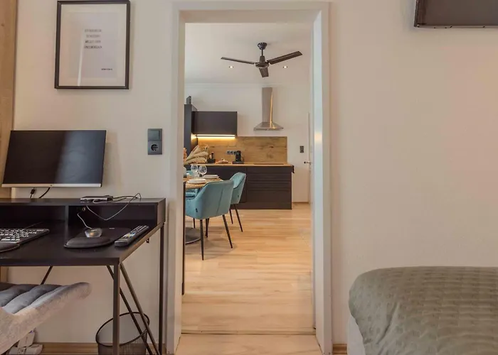 Schillerapartment Hof, Kueche, 24h Digital-checkin, Parkplatz, Wlan250mbit Hof (Bavaria)