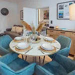 Schillerapartment Hof, Kueche, 24h Digital-checkin, Parkplatz, Wlan250mbit 公寓