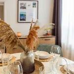 Schillerapartment Hof, Kueche, 24h Digital-checkin, Parkplatz, Wlan250mbit