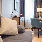 Schillerapartment Hof, Kueche, 24h Digital-checkin, Parkplatz, Wlan250mbit 霍夫