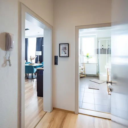 Schillerapartment Hof, Kueche, 24h Digital-checkin, Parkplatz, Wlan250mbit הוף