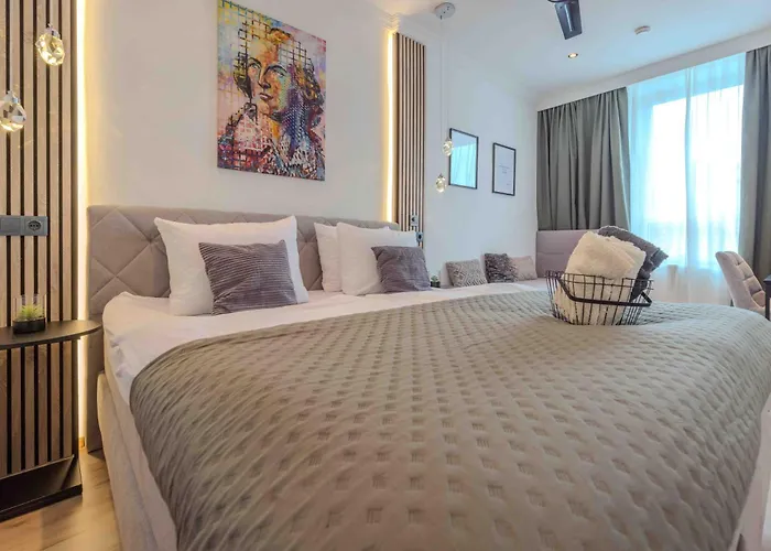 Schillerapartment Hof, Kueche, 24h Digital-checkin, Parkplatz, Wlan250mbit Appartement Hof (Bavaria)