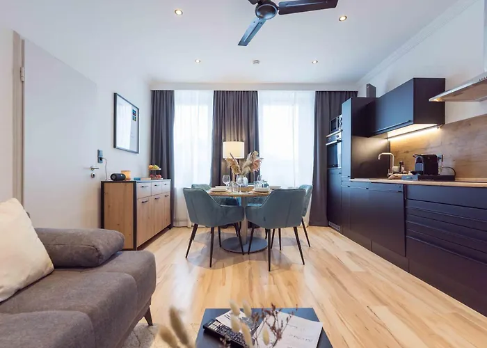 Schillerapartment Hof, Kueche, 24h Digital-checkin, Parkplatz, Wlan250mbit Appartement