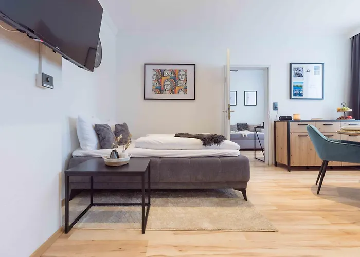 Schillerapartment Hof, Kueche, 24h Digital-checkin, Parkplatz, Wlan250mbit Lejlighed *