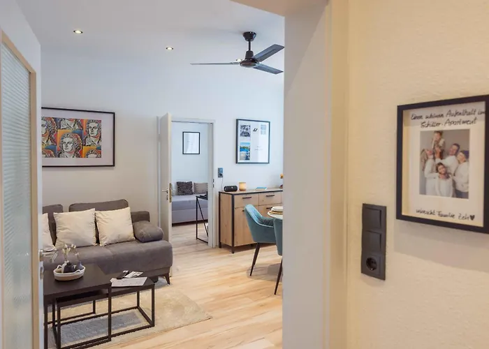 Schillerapartment Hof, Kueche, 24h Digital-checkin, Parkplatz, Wlan250mbit Lejlighed