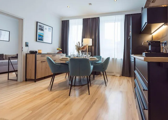 Schillerapartment Hof, Kueche, 24h Digital-checkin, Parkplatz, Wlan250mbit Lejlighed *