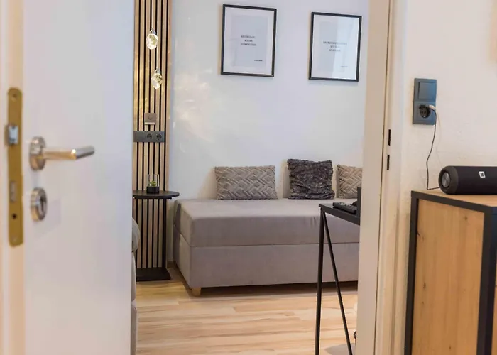 Schillerapartment Hof, Kueche, 24h Digital-checkin, Parkplatz, Wlan250mbit * Hof (Bavaria)